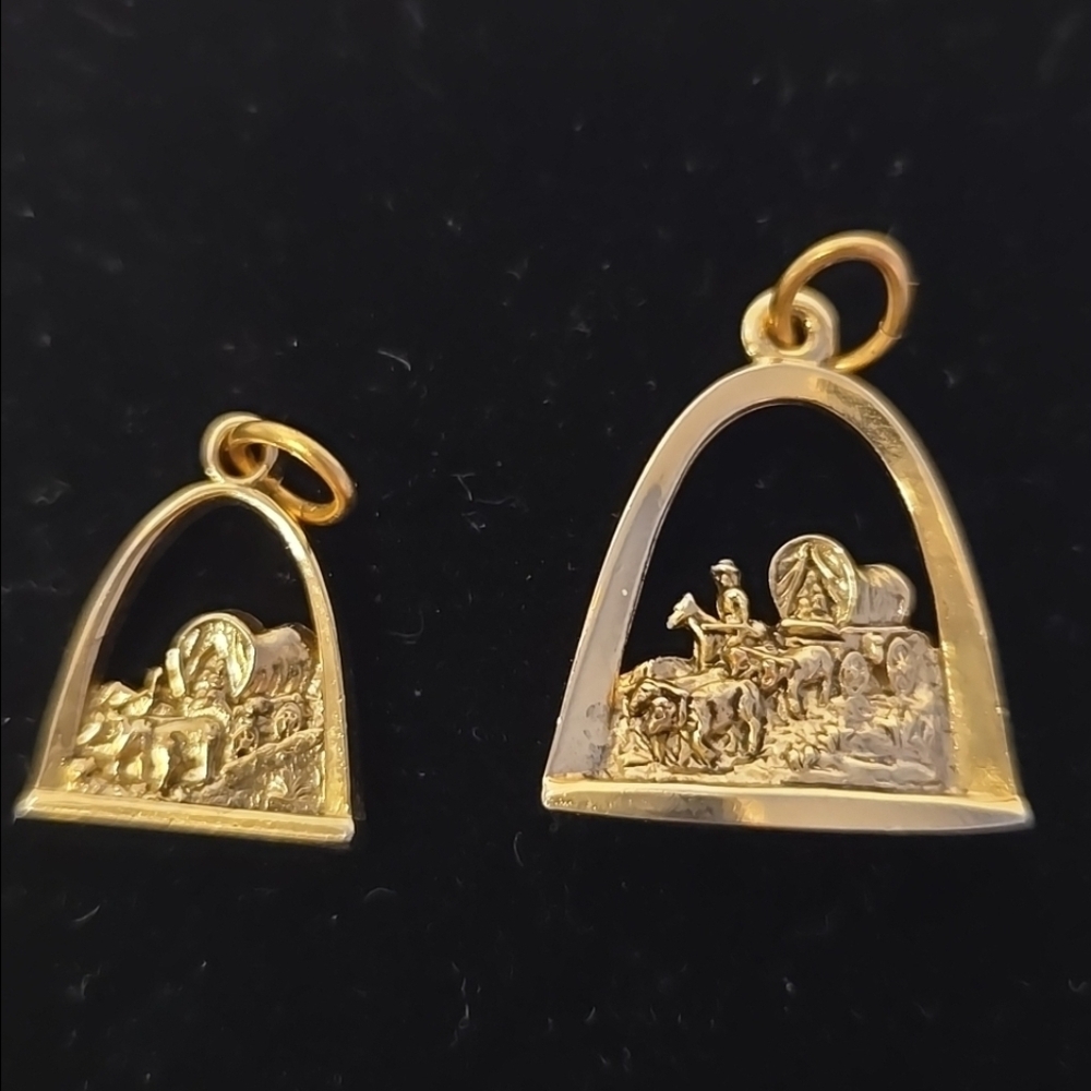 Vintage Gateway Arch Goldtone Pendants